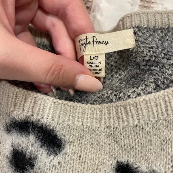 Cropped Knit - Picture 4 of 4